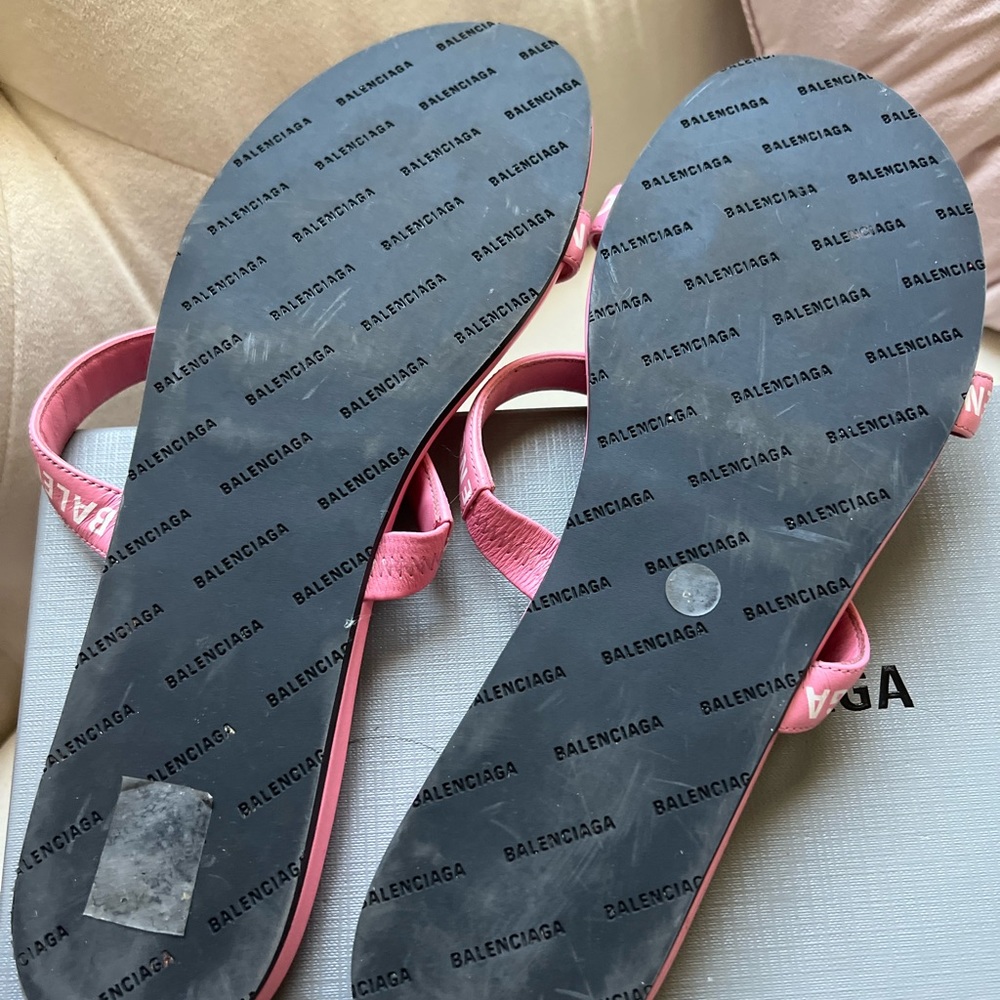 Host Pick 🥳🥳🌸Balenciaga Flat Sandals - Picture 2 of 7